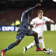  国米铁卫红牌下场陷被动  