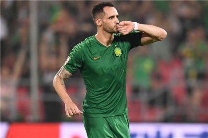 法兰克福逆转击败门兴保留争冠希望  